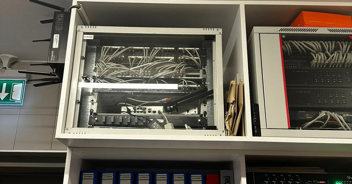 Kamera Kayıt Cihazı Nerede Durmalı? Sistem Odası ve Rack Kabin Güvenliği